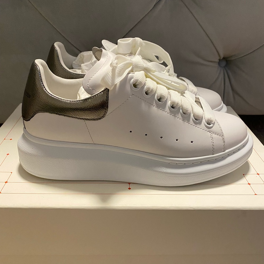 Alexander McQueen Sneaker Size 37
